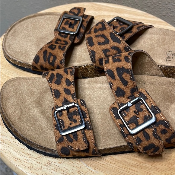 New Time and Tru Leopard Print Sandals Women’s 9 - Picture 5 of 5